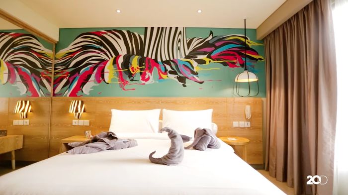 Hotel Bernuansa Colorful dengan Pemandangan Gunung Salak