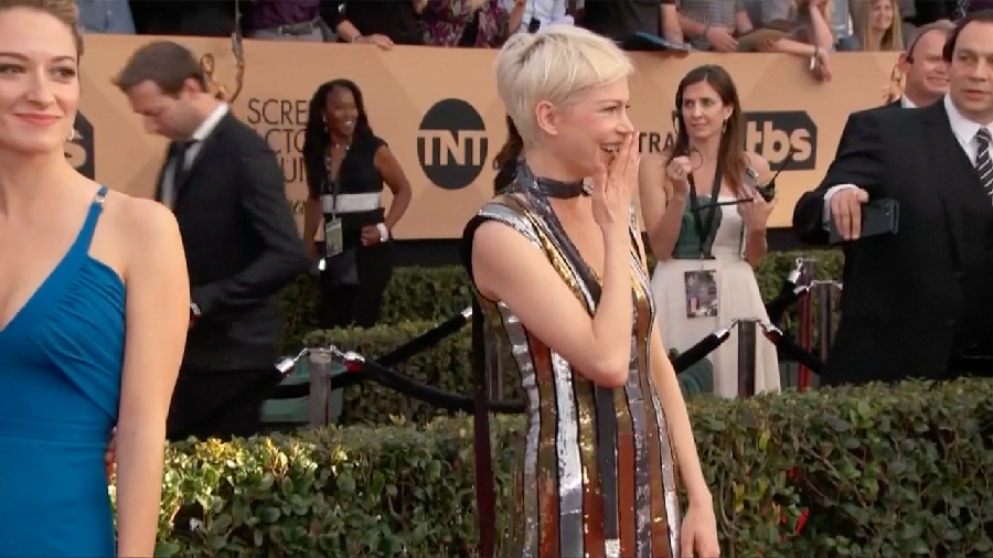 Deretan Aktris Stylish dengan Baju Garis-garis di SAG Awards 2017