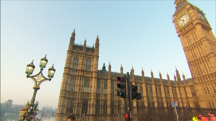 Jam Big Ben di London Diperbaiki