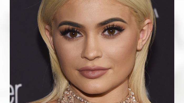 Pengaruh Besar Kylie Jenner Terhadap Tren Makeup 2016