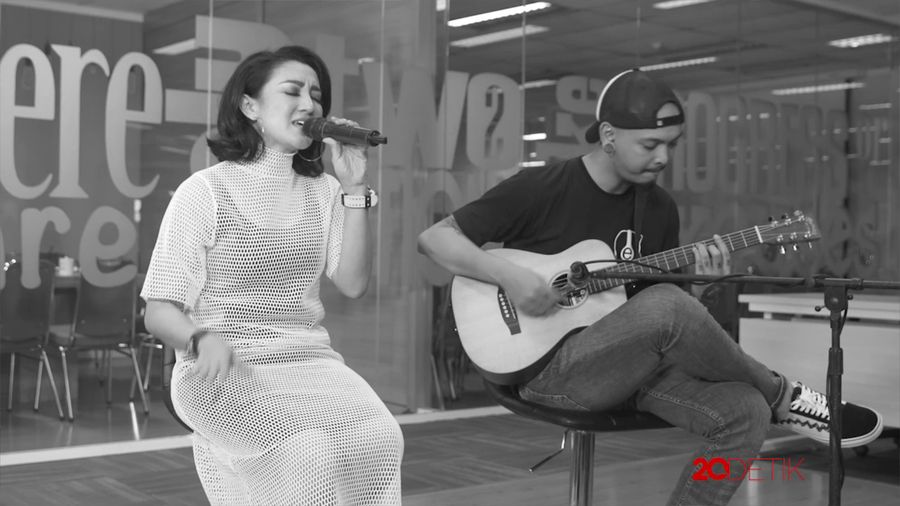 Melly Mono Bagi Rasa di Single Terbaru
