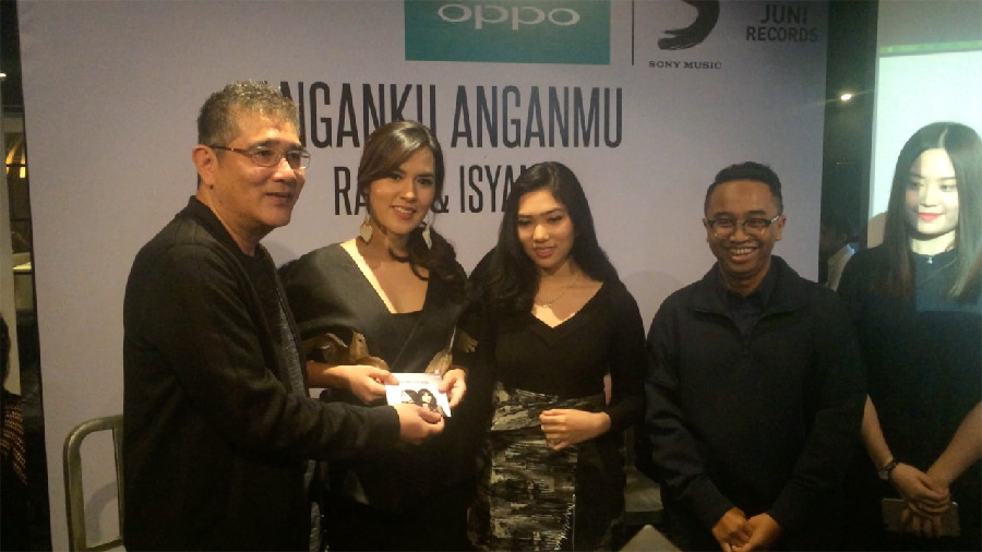Guys! Raisa dan Isyana Rilis Single Kolaborasi