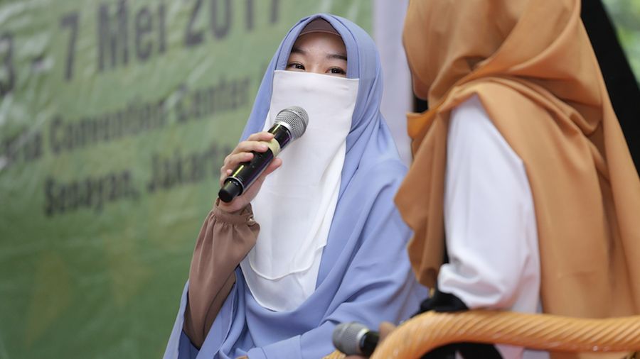 Cerita Larissa Chou Menantu Ustaz Arifin Ilham soal Nikah Muda