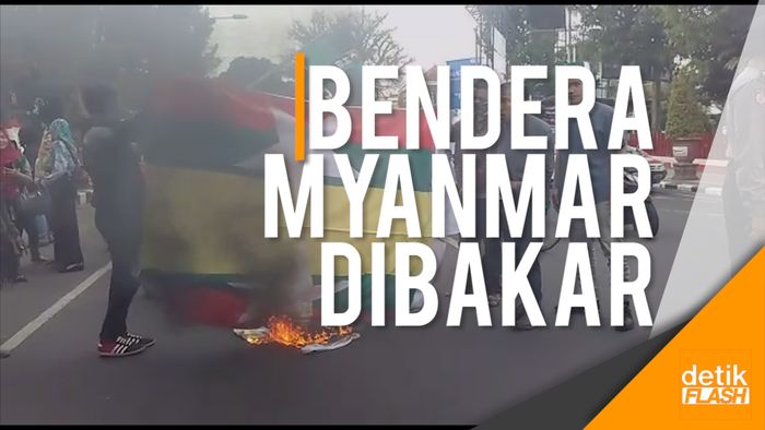 Aksi HMI di Blitar: Bakar Bendera Myanmar dan Foto Suu Kyi