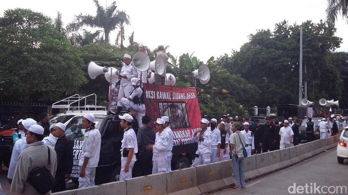 Massa Pro-Ahok dan GNPF Bubar Barisan