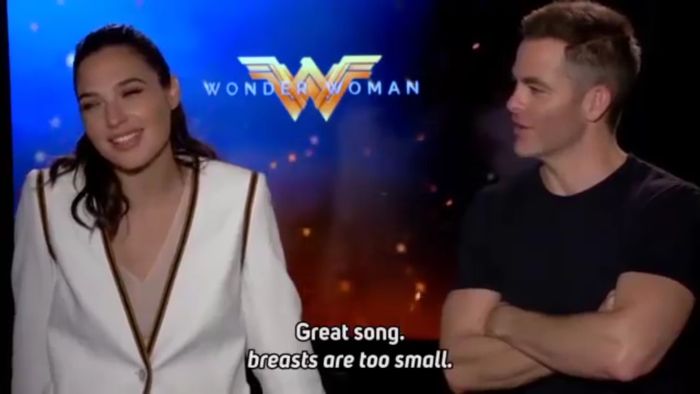 Dikritik Payudara Kecil, Gal Gadot Tanggapi dengan Nyanyian