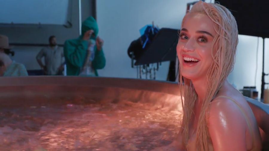 Melihat Proses Perebusan Katy Perry di Video BTS Bon Appetit