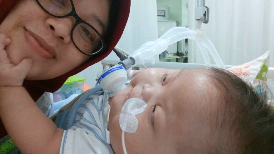 Bayi Ini Butuh Home Ventilator untuk Bertahan Hidup