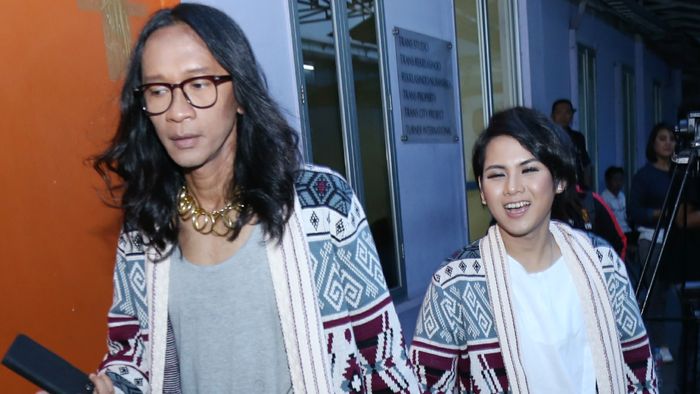 Aming Ceraikan Evelyn karena KDRT?