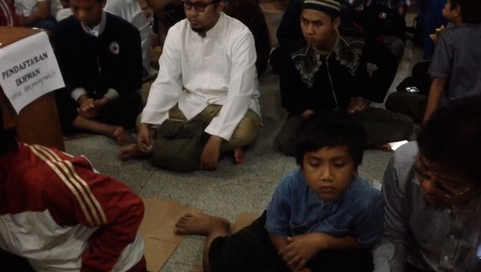 Tua dan Muda Ramaikan Aksi 1212 di Bekasi