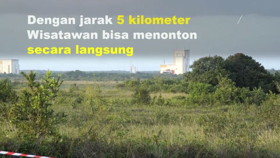 Wisatawan Ikut Menyaksikan Peluncuran Satelit Telkom 3S