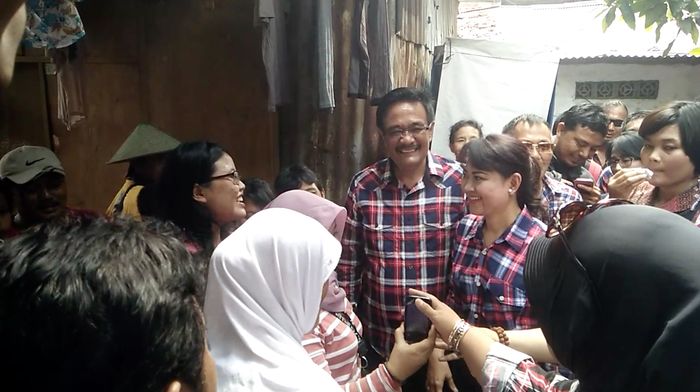 Tak Mau Kalah dengan Anies, Djarot Juga Ajak Istri Blusukan