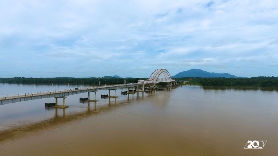 Pesona Wisata Baru Jembatan Kapuas Tayan