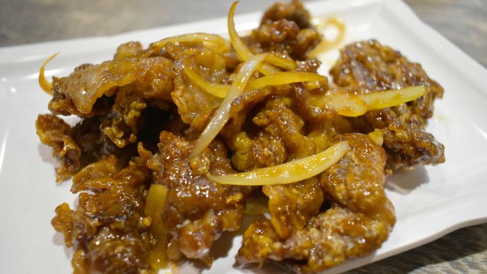 Mencicipi Crispy Beef dengan Bumbu Racikan Spesial di Sams Wok