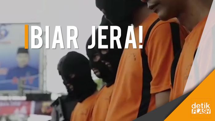 Para Pelaku Kejahatan di Sukabumi Dipajang di Tugu Adipura