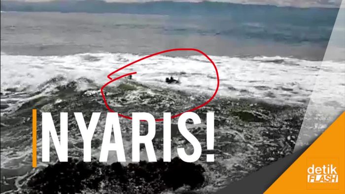 Dramatis! Aksi Penyelamatan Wisatawan Terseret Ombak