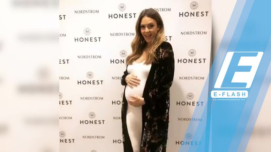 Selamat! Kado Tahun Baru Jessica Alba Lahirkan Anak Ketiga