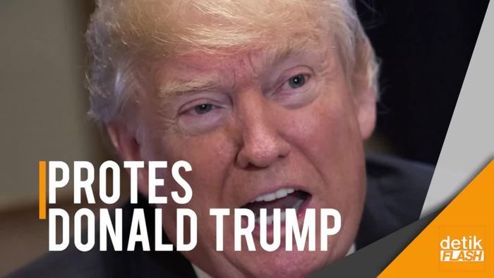 Protes Warga Pakistan Atas Cuitan @realDonaldTrump