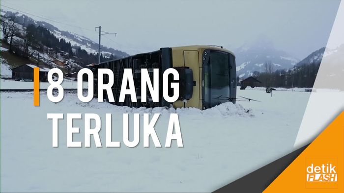 Ngeri! Kereta Api Tergelincir Akibat Angin Kencang