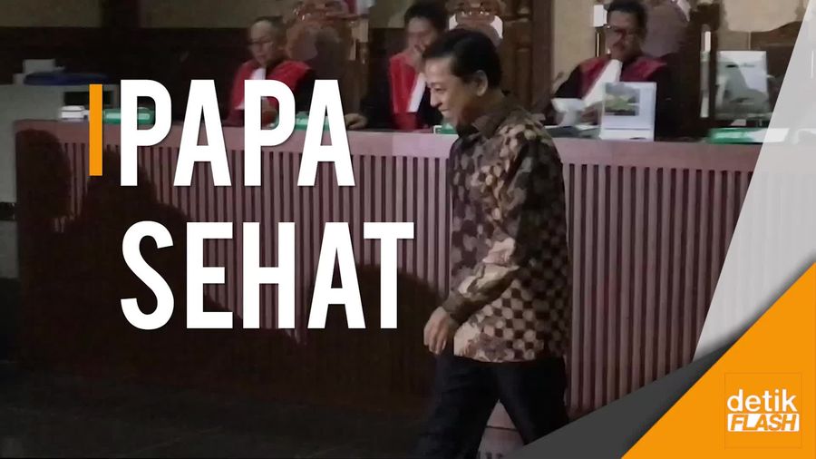 Awali dengan Senyum, Novanto Jalani Sidang Putusan Sela