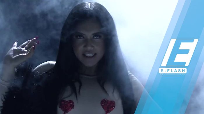 Lagi! Denada Goyang Seksi di Video Klip Teranyar