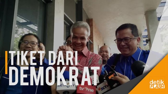 Senyum Lebar Ganjar Didukung Demokrat di Jateng