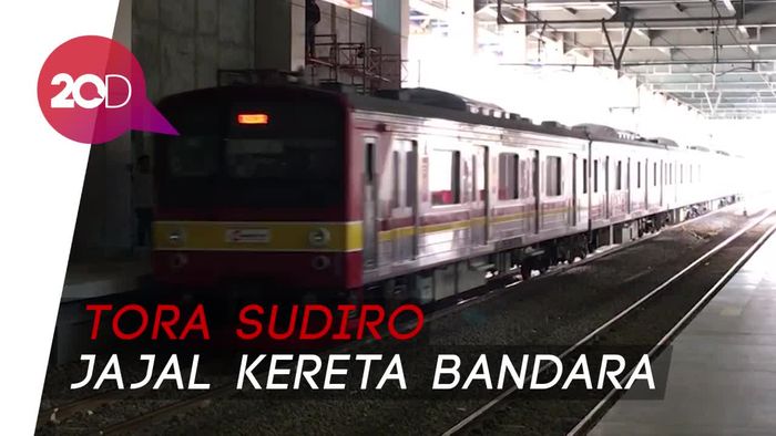 Tora Sudiro Puas Pakai Wifi Gratis di Kereta Bandara