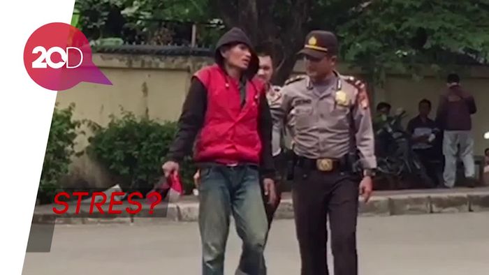 Pria Ini Diamankan karena Nekat Terobos Gerbang Perumahan Ahok