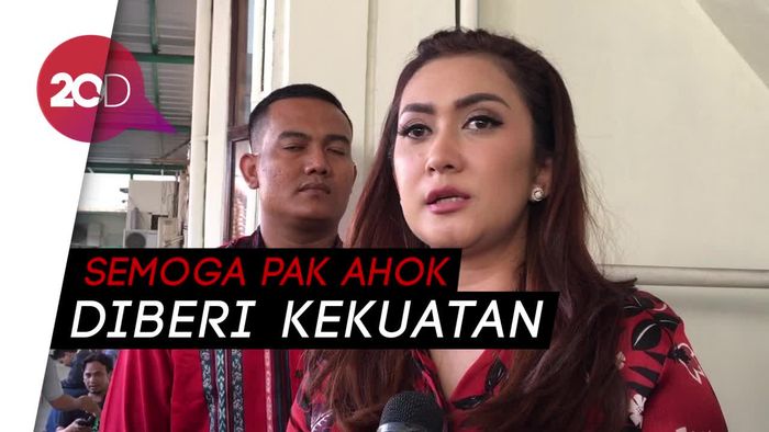 Nafa Urbach Doakan yang Terbaik untuk Ahok dan Veronica