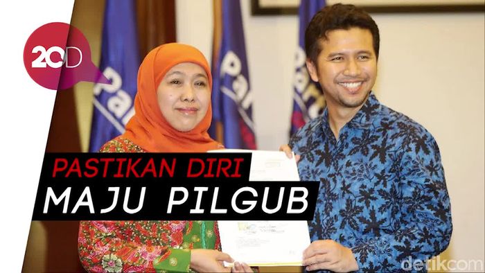 Ratusan Orang Desak-desakan Antar Khofifah-Emil Daftar ke KPUD   
