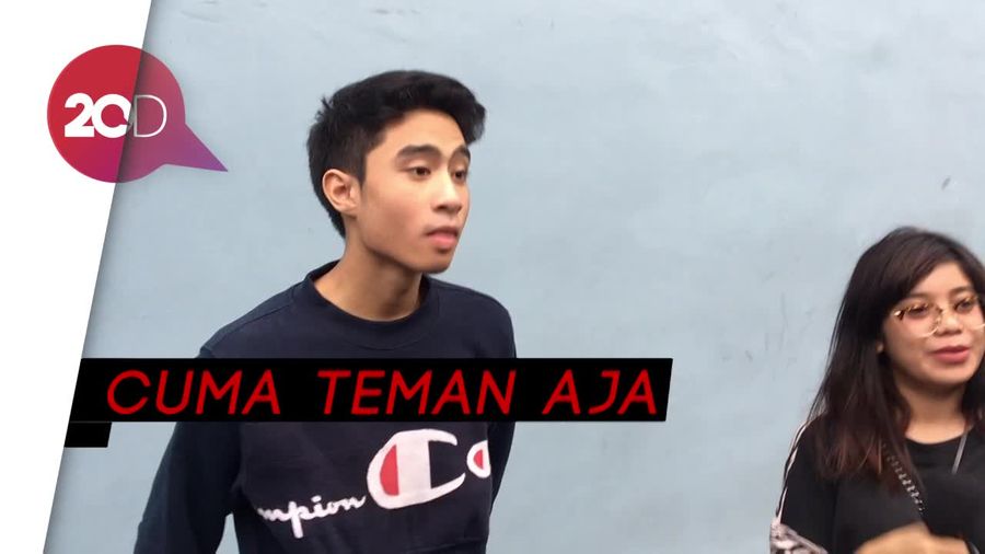 Kata Putra Iis Dahlia soal Video Ciumannya