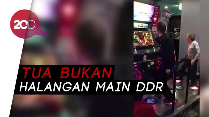 Lincahnya Kakek Nenek Ini Saat Main Game DDR