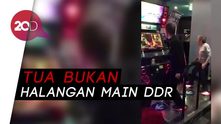 Lincahnya Kakek Nenek Ini Saat Main Game DDR