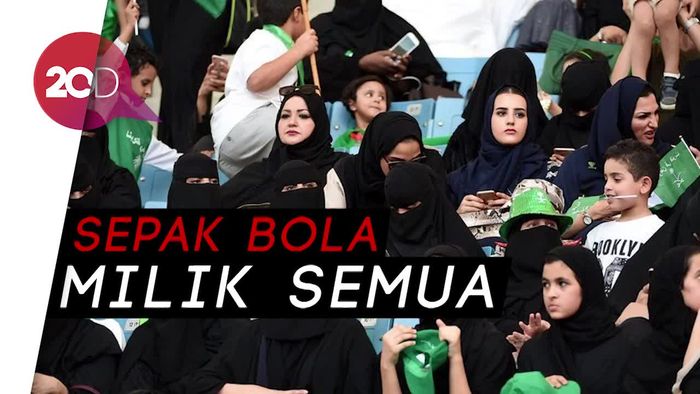 Pertama Kali, Kaum Hawa di Saudi Boleh Nonton Bola di Stadion