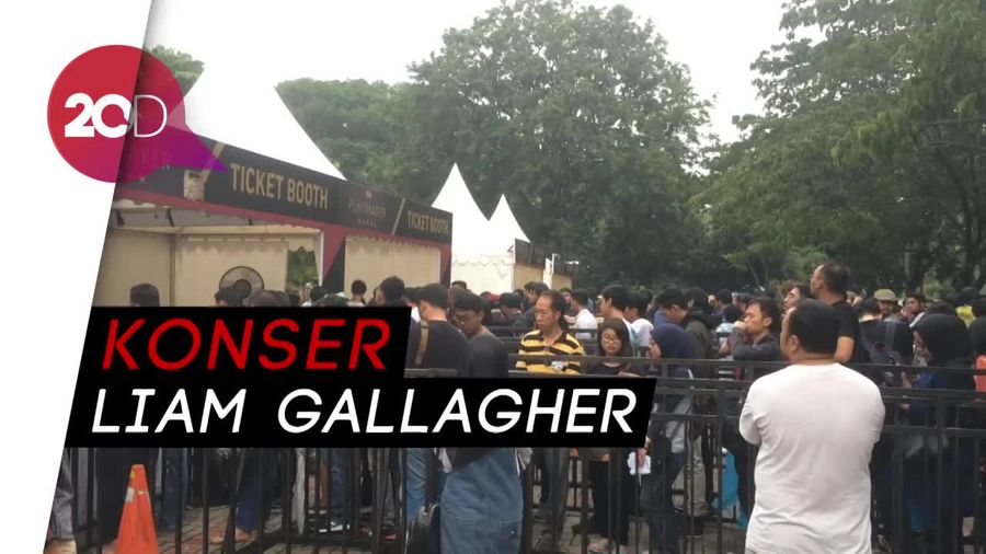 Penonton Padati Area Konser Liam Gallagher
