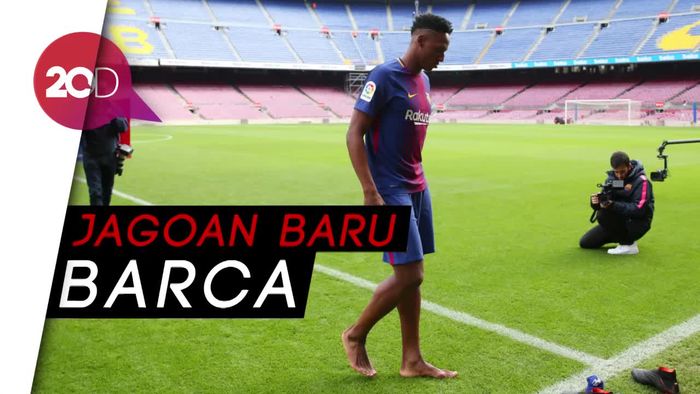 Melihat Aksi Nyeker Bek Baru Barcelona