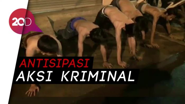 1, 2, 3! Belasan Pemuda yang Pesta Miras di Ciracas Dihukum Push Up