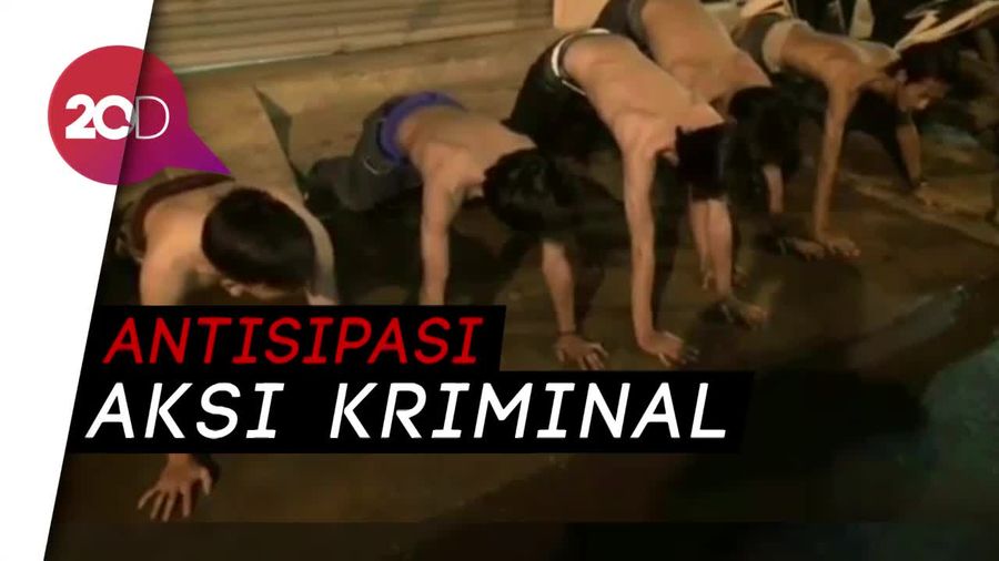 1, 2, 3! Belasan Pemuda yang Pesta Miras di Ciracas Dihukum Push Up