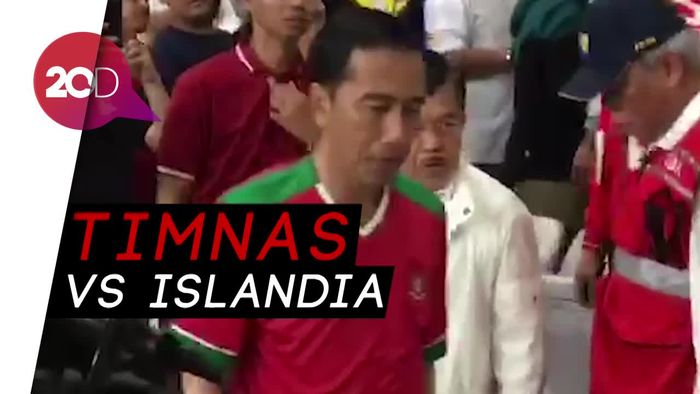Jokowi Pakai Jersey Timnas Resmikan Renovasi SUGBK dan Saksikan Laga