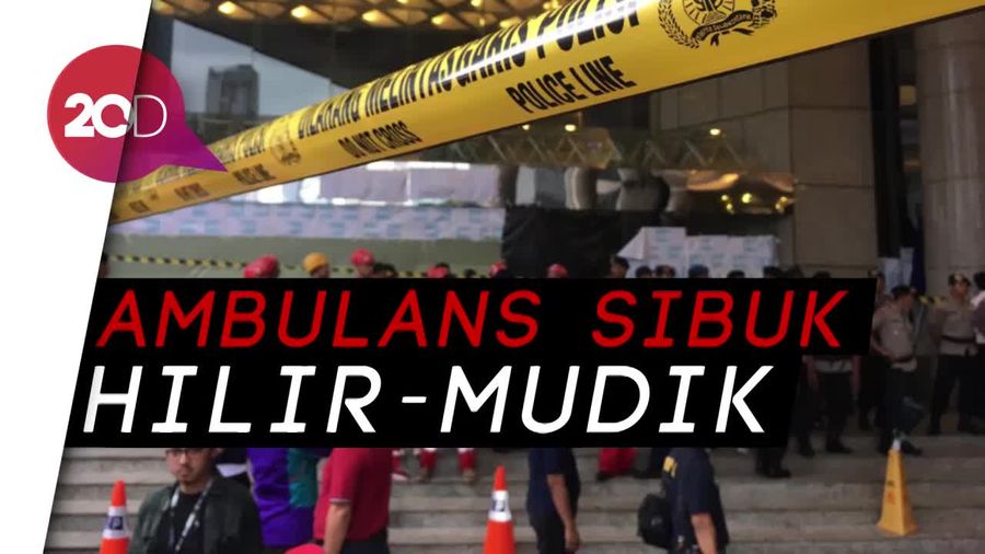 Selasar Tower BEI Ambruk, Ambulans Hilir-Mudik Bawa Korban ke RS