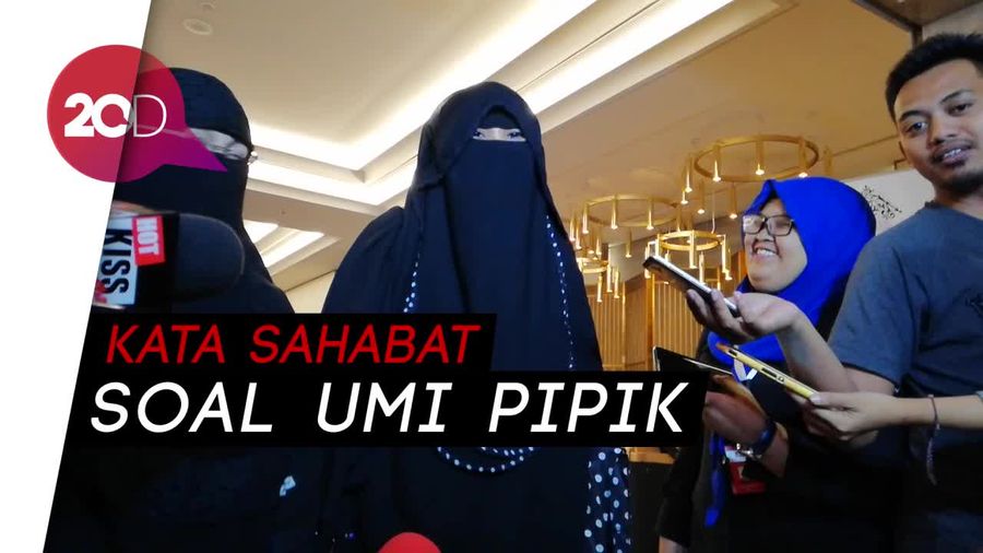 Sahabat Tak Masalahkan Pernikahan Siri Umi Pipik