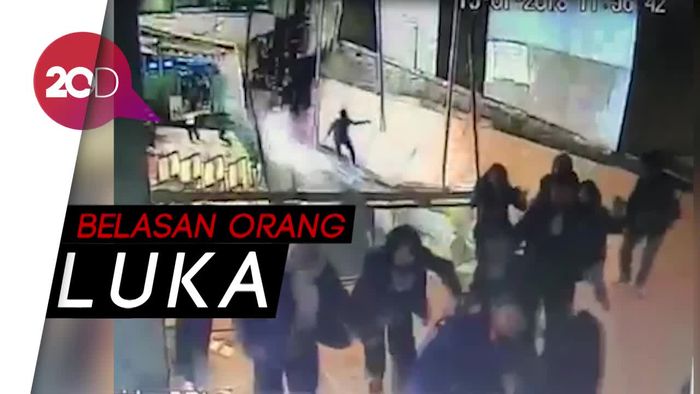 Ngeri! Begini Detik-detik Ambruknya Selasar Tower II BEI