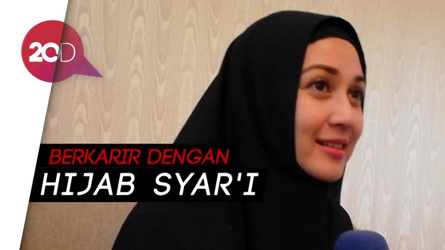 Lebih Tertutup, Dina Lorenza Masih Ingin Main Sinetron 