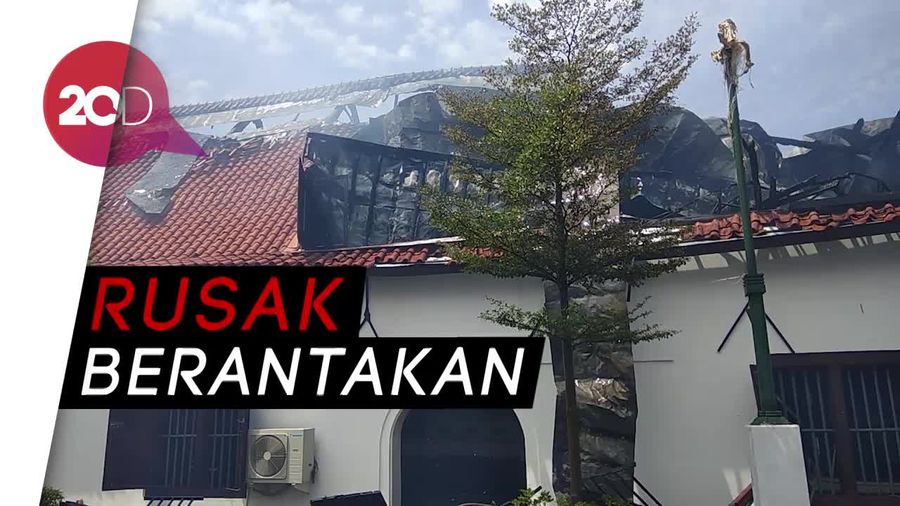 Jejak Api di Museum Bahari: Atap Hancur, Genting Berjatuhan 