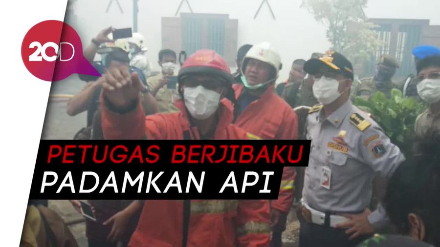 Gubernur Anies Datangi Langsung Lokasi Kebakaran di Museum Bahari