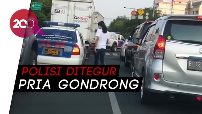 Aksi Pria Berani Kembalikan Sampah Polisi Viral