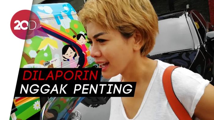 Dilaporkan Farhat Abbas, Nikita Mirzani: Nggak Penting!