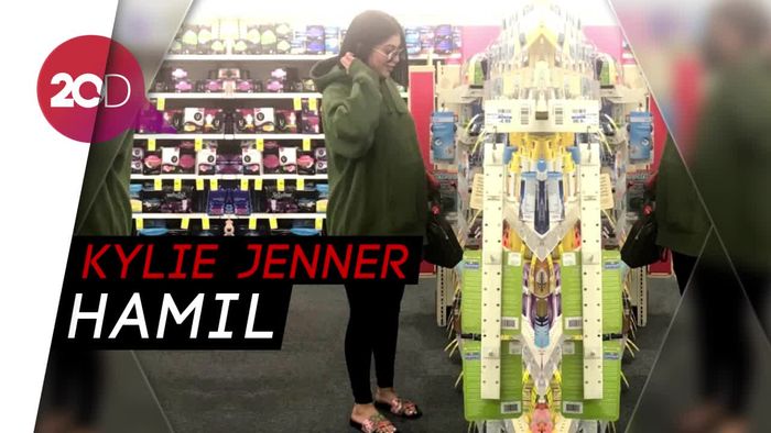Heboh Foto Mirip Kylie Jenner dengan Perut Hamil