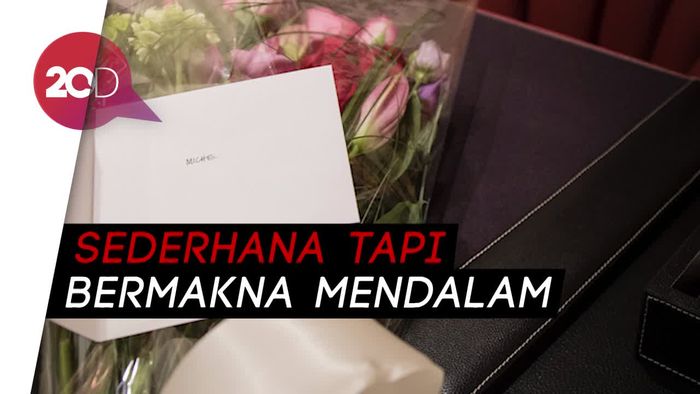 So Sweet! Kado Romantis Obama untuk Istri