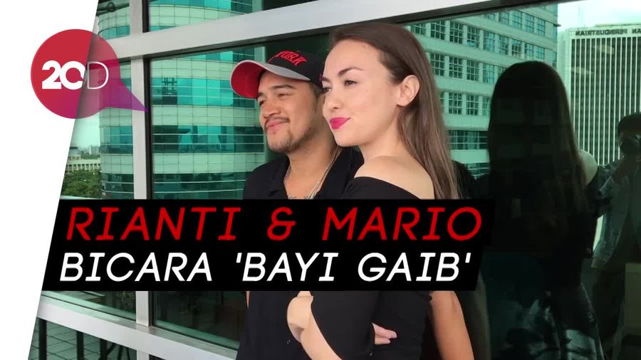 Hiii! Main Bayi Gaib, Rianti Cartwright Makan Daging Mentah